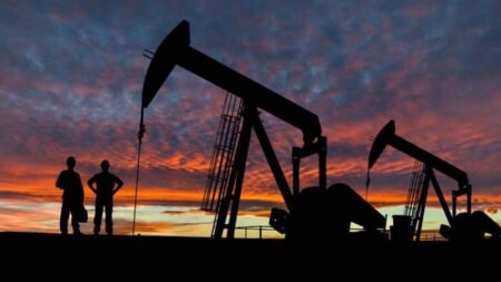 Petróleo WTI sube 7 % tras suspensión de diálogo Irán-EE UU
