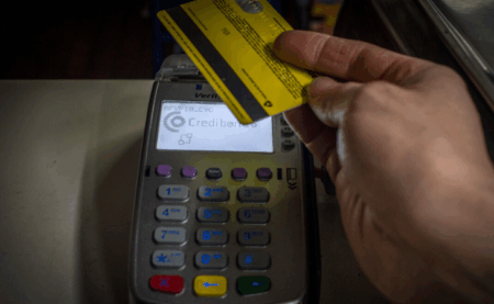 Cuba suspende pagos con Visa y Mastercard por sanciones de EE.UU.