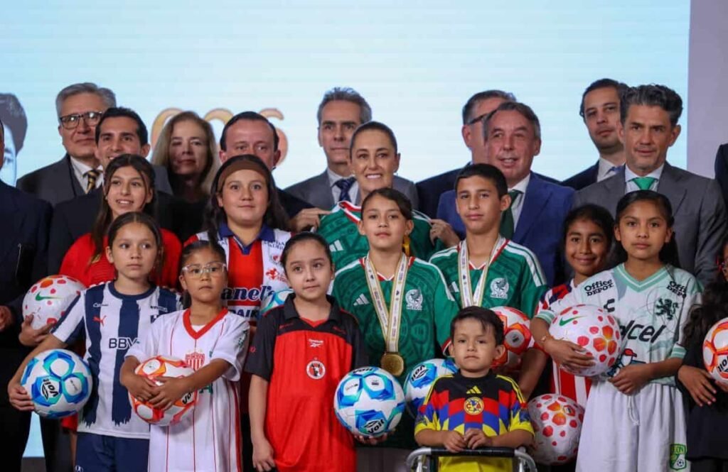 Sheinbaum y clubes Liga MX lanzan programa nacional de fútbol infantil Sheinbaum y clubes Liga MX lanzan programa nacional de fútbol infantil