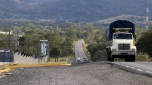 Sheinbaum anuncia megaproyecto petroquímico e inversión vial en Veracruz