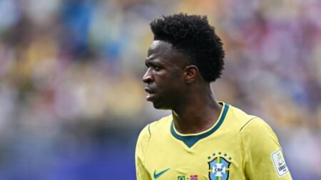 Vinícius Jr. se somete a mentoplastia y cambia su imagen