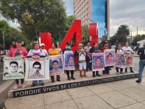 Padres de los 43 rechazan informe oficial y atracción de la SCJN