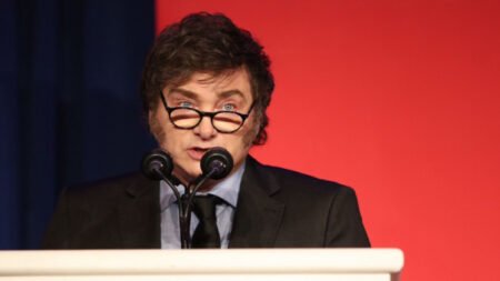 Brasil mantiene en consulta a su embajador en Argentina