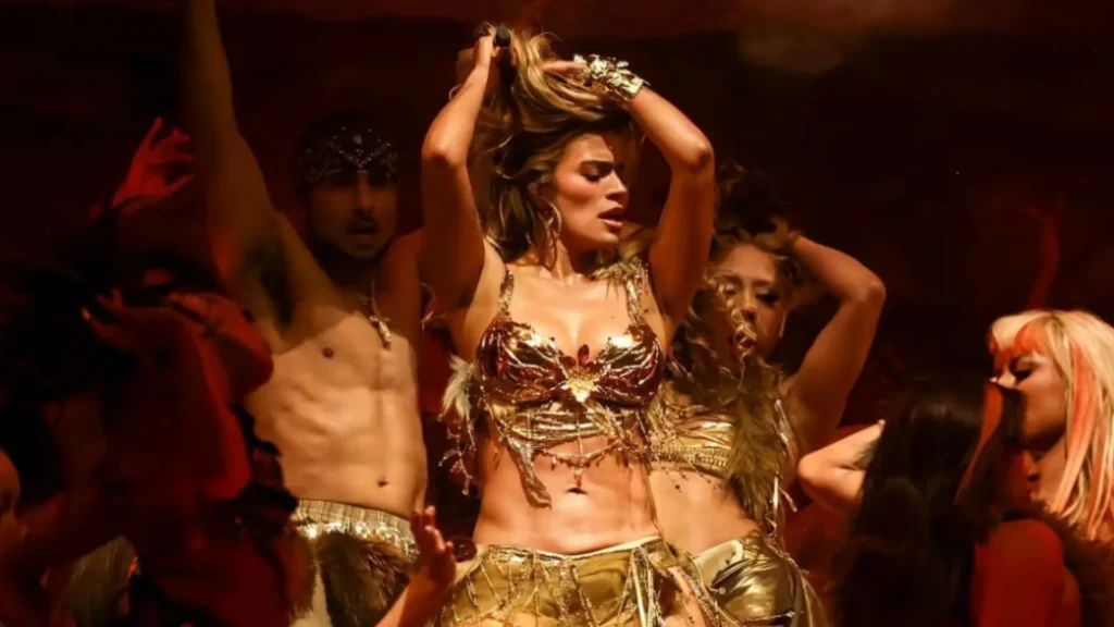 Karol G regala luna de miel en París a pareja en su Tropitour