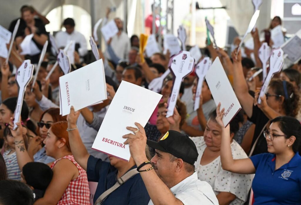 Américo Villarreal impulsa solución a deudas de vivienda