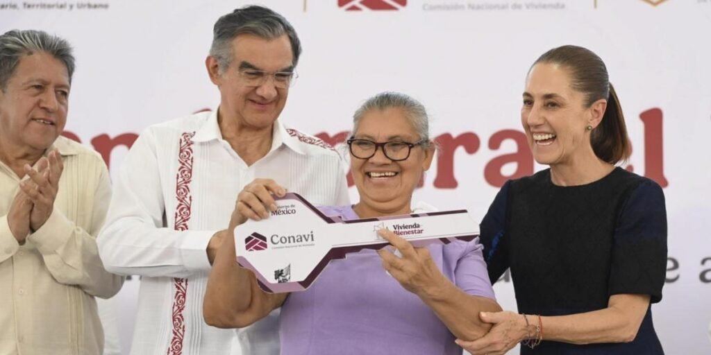 Sheinbaum entrega primeras viviendas del programa Bienestar en Matamoros