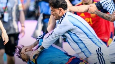 FIFA sanciona a Argentina con multas, suspensiones y reducción de aforo FIFA sanciona a Argentina con multas, suspensiones y reducción de aforo
