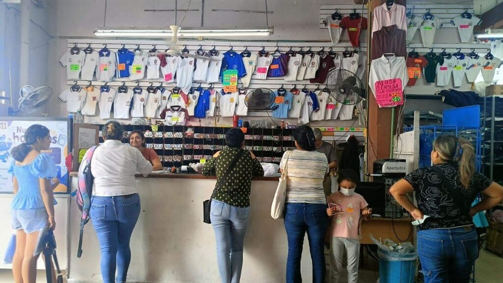 Bajan ventas de uniformes escolares en Tamaulipas pese a regreso a clases