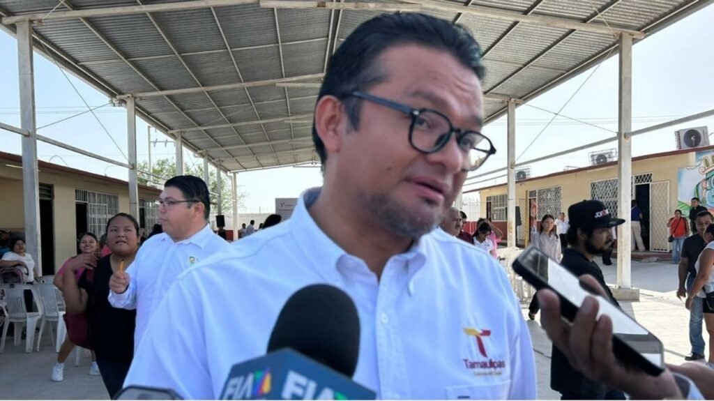Apagones y calor extremo afectan regreso a clases en Reynosa Apagones y calor extremo afectan regreso a clases en Reynosa