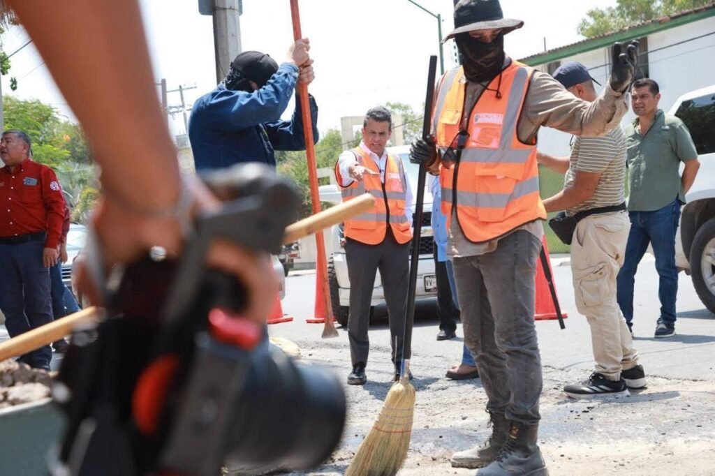 Supervisan avance de rehabilitación vial en sector 12 de Victoria