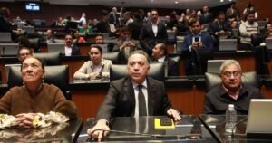 Enrique Inzunza regresa al Senado en medio de investigación de FGR