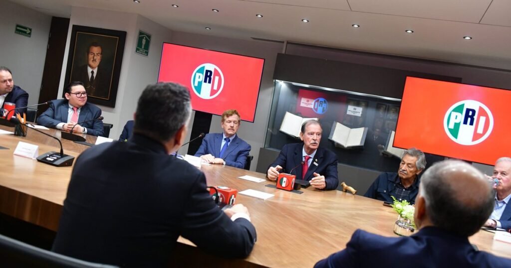 Vicente Fox y dirigencia del PRI dialogan tras 26 años