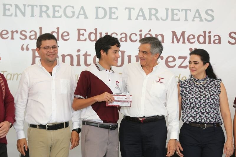 Américo Villarreal impulsa becas con entrega directa a las familias