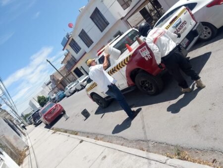 Retiran objetos que obstruyen estacionamientos en Victoria