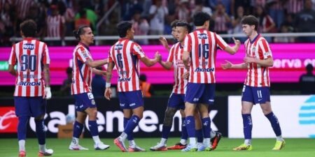Chivas busca romper sequía ante América en el Azteca con Milito Chivas busca romper sequía ante América en el Azteca con Milito