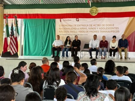 Tamaulipas entrega 330 actas de doble nacionalidad a menores