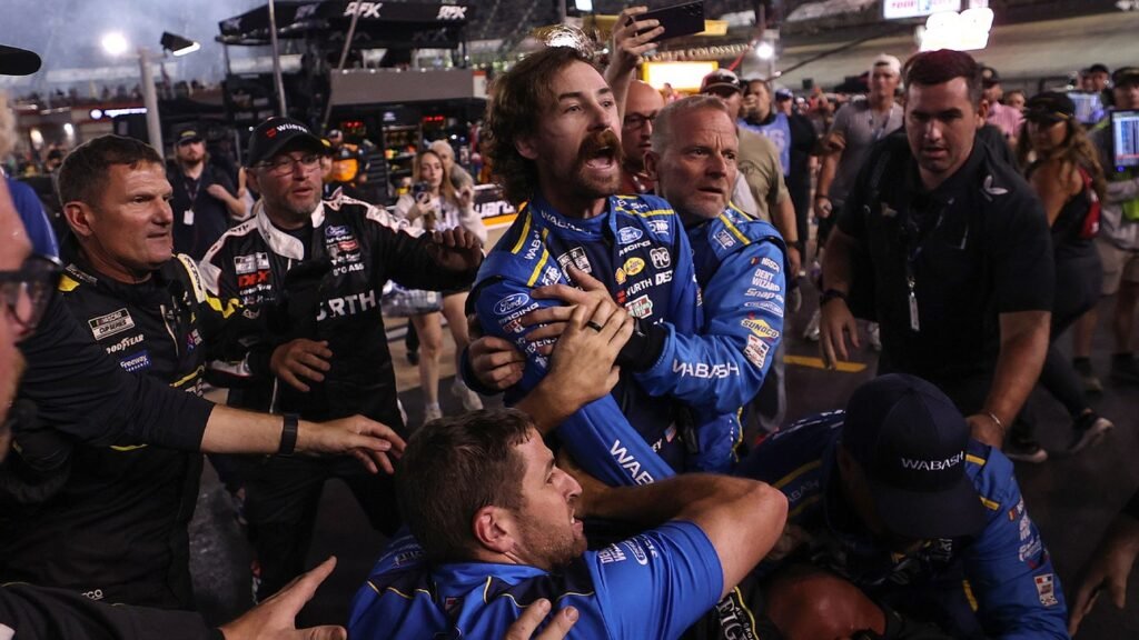NASCAR no sancionará pelea entre Hocevar y Blaney en Bristol NASCAR no sancionará pelea entre Hocevar y Blaney en Bristol