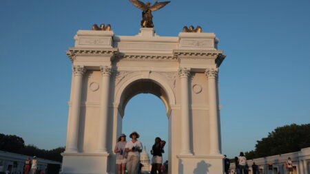 Excavaciones para Arco de Trump inician sin aval federal en Washington