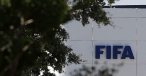 FIFA denuncia campaña de desprestigio de UEFA en tribunales de EE UU