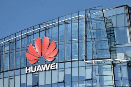 Huawei enfrenta juicio en EE UU por robo de secretos y fraude