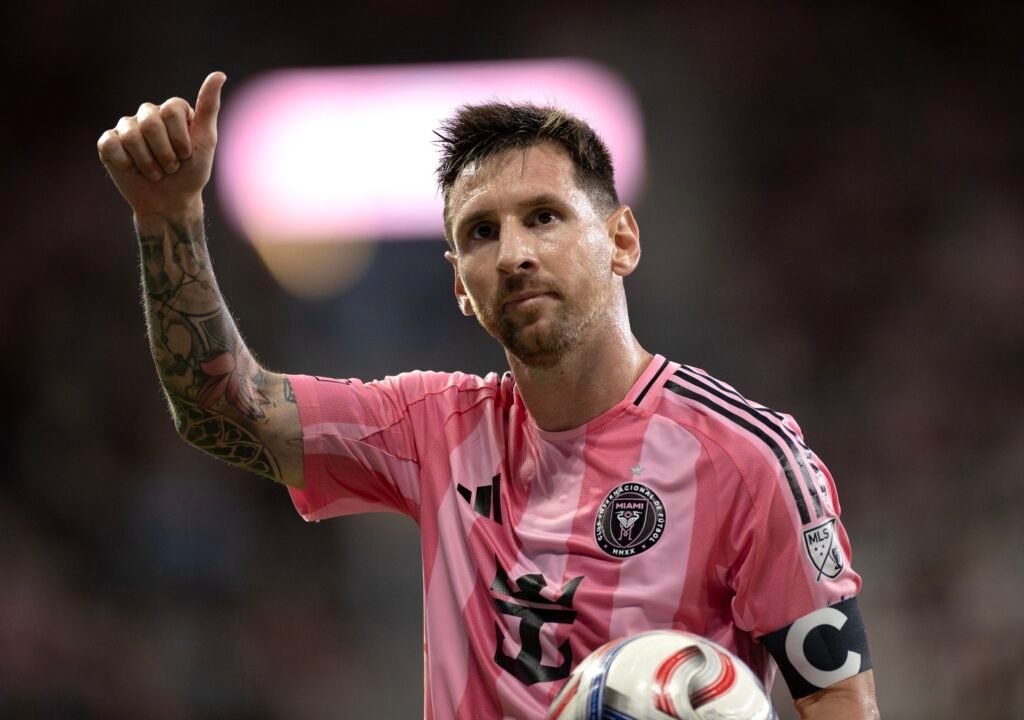 Messi y Ronaldo reavivan su rivalidad como dueños en LaLiga2
