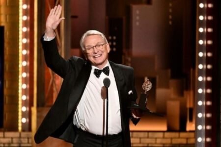 Muere Bob Mackie, legendario diseñador de la moda de Hollywood Muere Bob Mackie, legendario diseñador de la moda de Hollywood