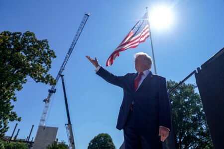 Trump publica teléfono de senador para impulsar horario de verano