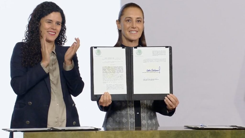 Sheinbaum prohíbe doble nacionalidad para presidencia y gubernaturas