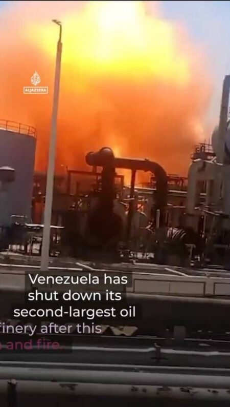 Incendio detiene operaciones en refinería Cardón de Venezuela