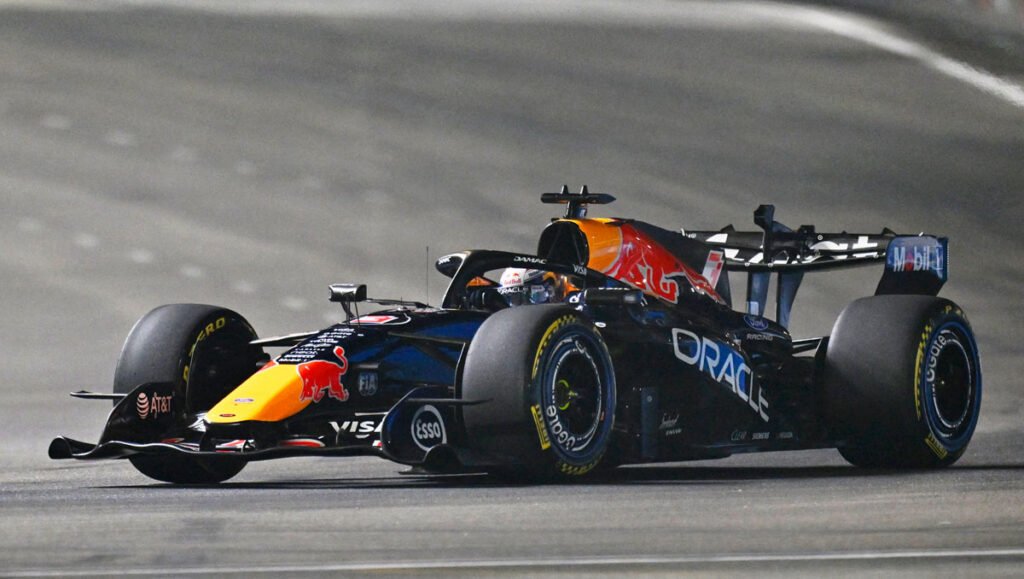 Verstappen consigue la pole sprint en Singapur; Checo Pérez choca