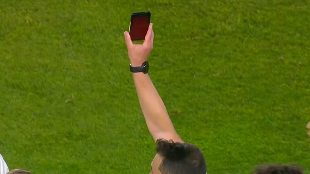 Uruguay implementa tarjetas virtuales en el fútbol profesional