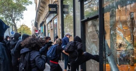 Disturbios y saqueos inéditos en París dejan 1,200 detenidos