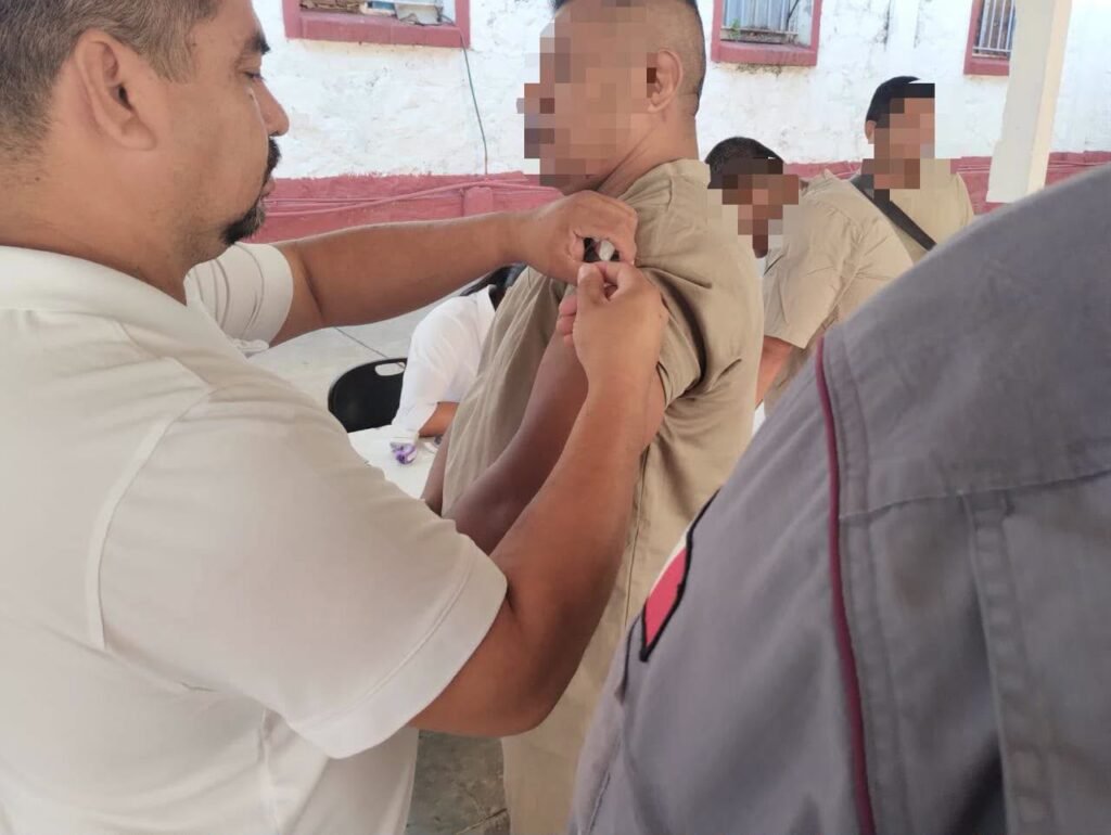 Aplican 361 vacunas en CEDES Victoria a internos y personal