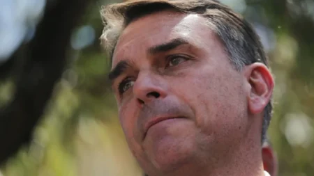 Flávio Bolsonaro llega a Miami bajo investigación en Brasil