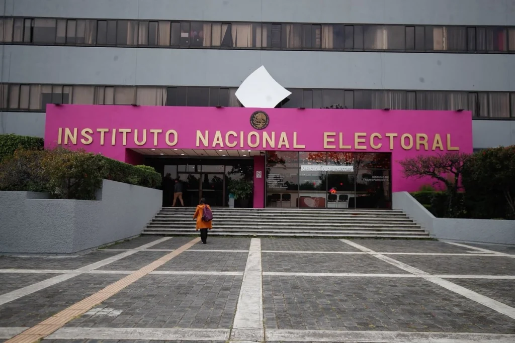 MC y PRI demandan presidente imparcial en el INE tras salida de Taddei